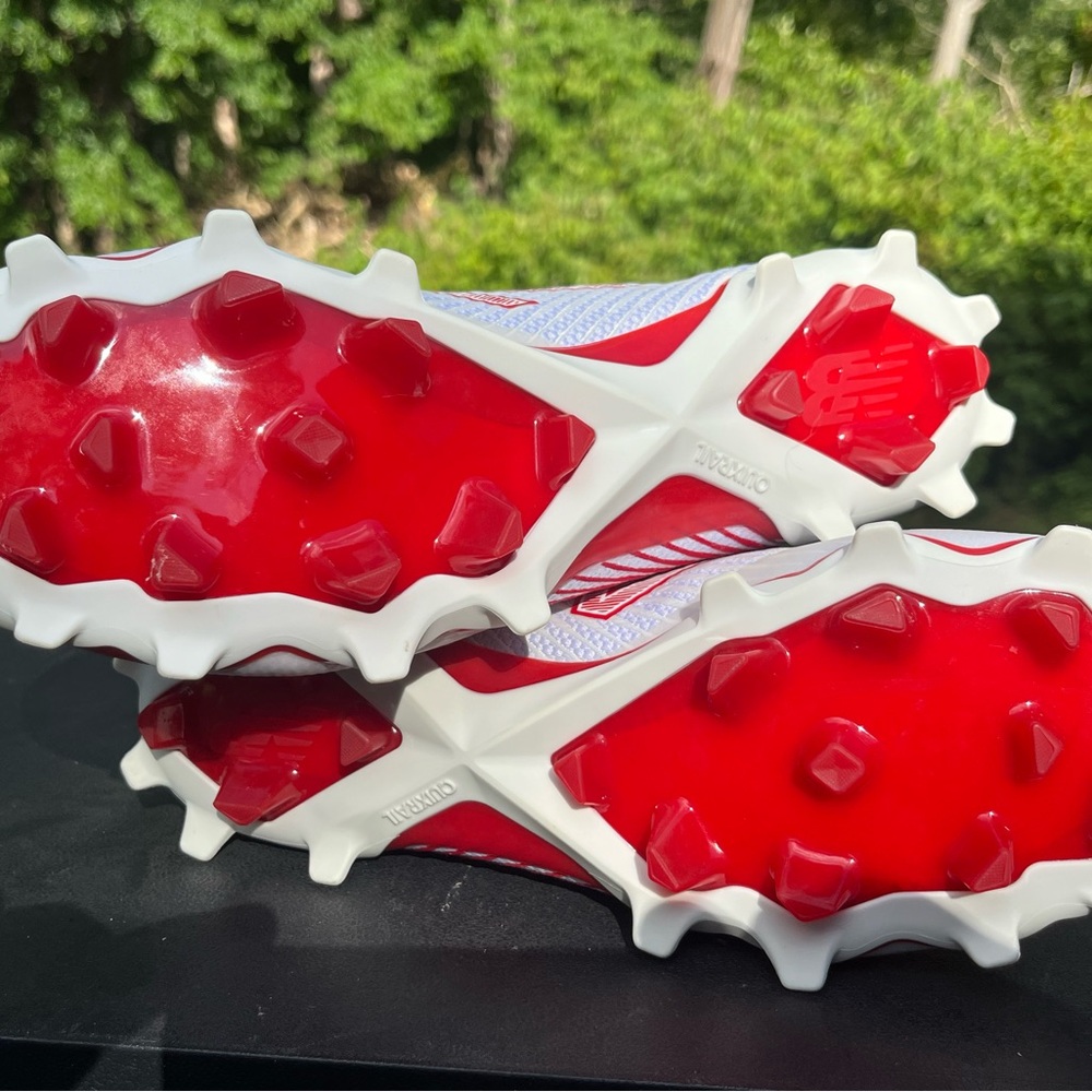 (Sz 9) New Balance White/Red Rugby or Soccer Cleats. - Picture 2 of 8